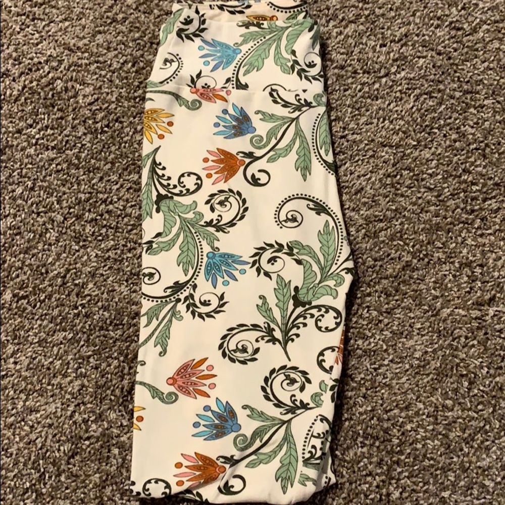 Vintage Unicorn OS Scrolls Lularoe leggings.